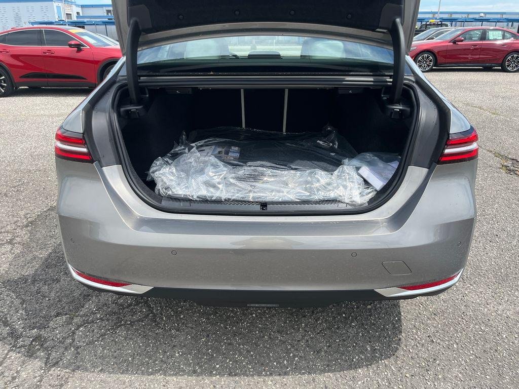 New 2026 Oxide Grey Metallic BMW 530i xDrive image 29