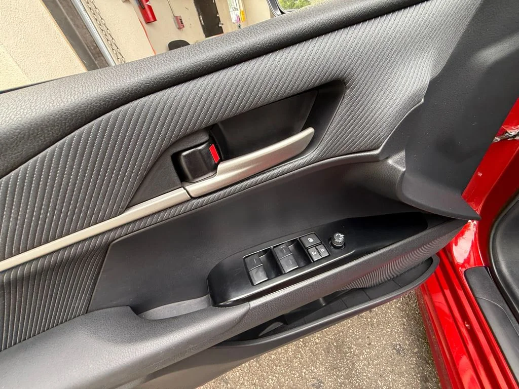 2025 Toyota Camry SE - Photo 11