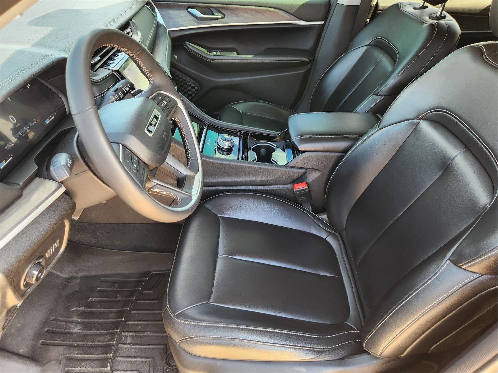 2023 Jeep Grand Cherokee L photo 13 of 33