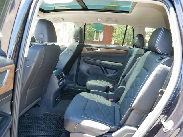 New 2026 Black Volkswagen 2.0T SE w/Technology image 8