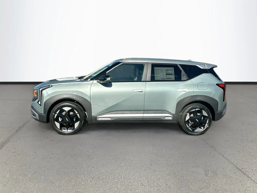 New 2027 Iceberg Green Kia S image 4