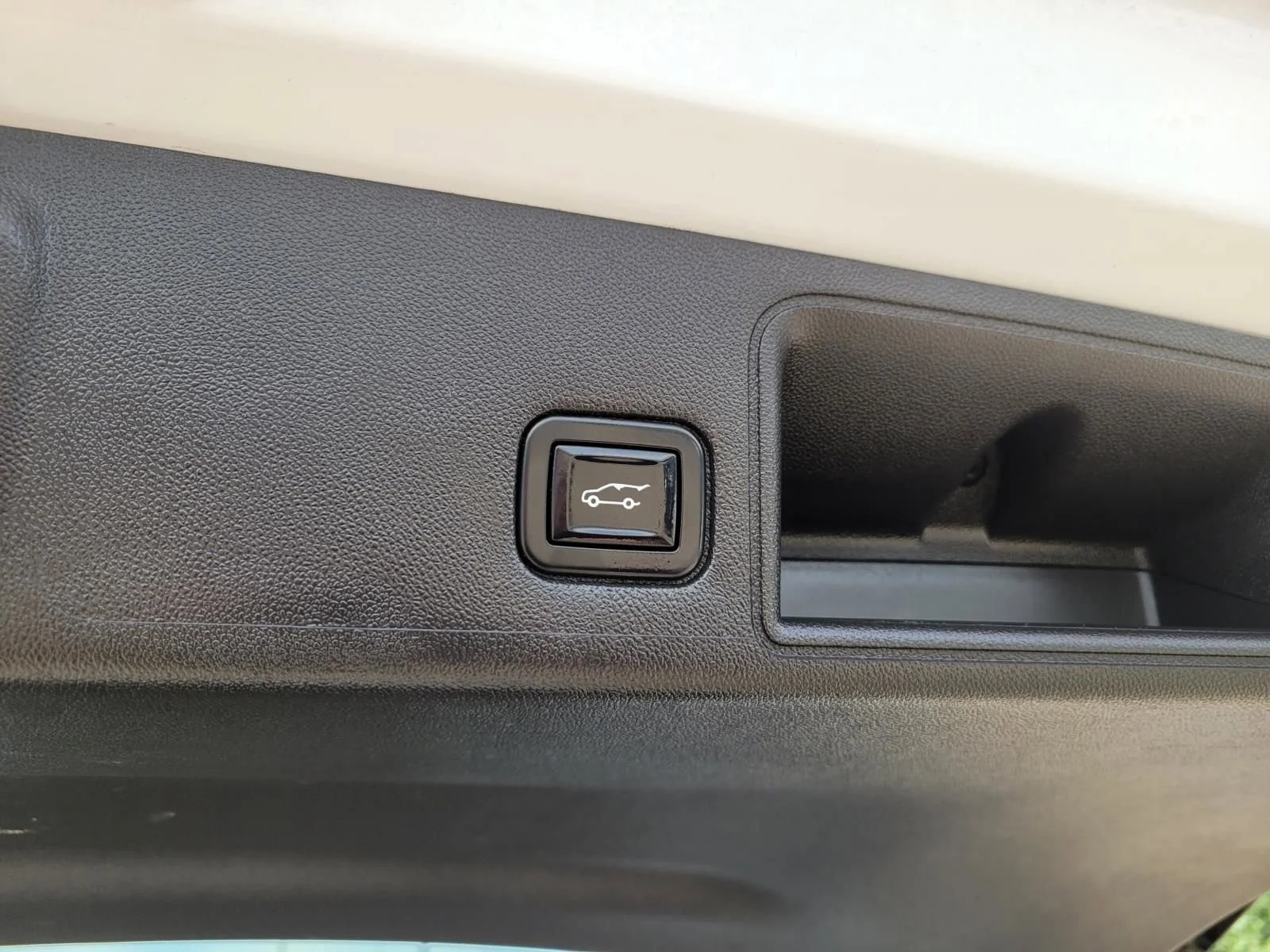 Used 2022 Summit White GMC SLE image 15
