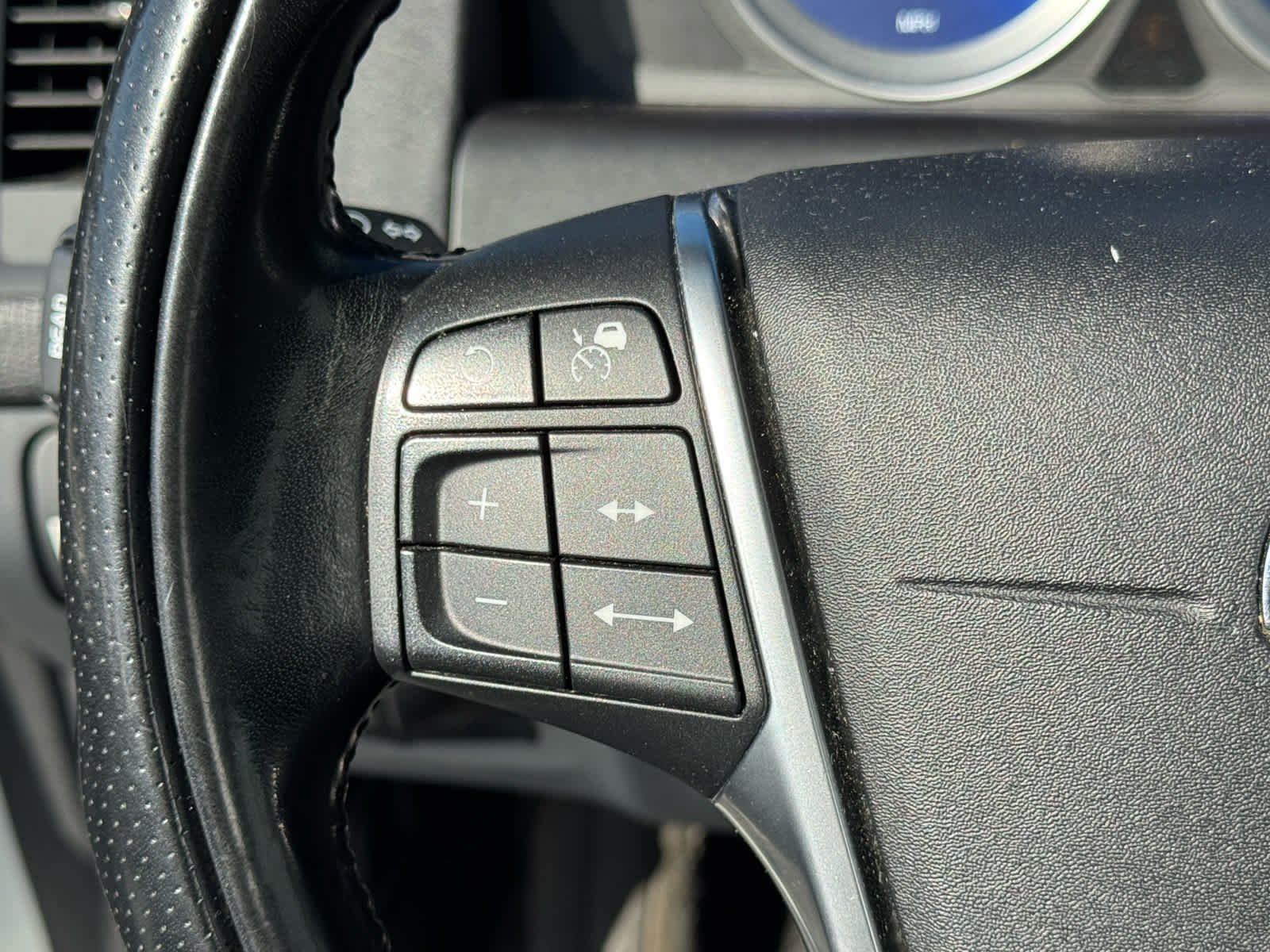 Used 2012 Ice White Volvo 3.0L Premier Plus image 25