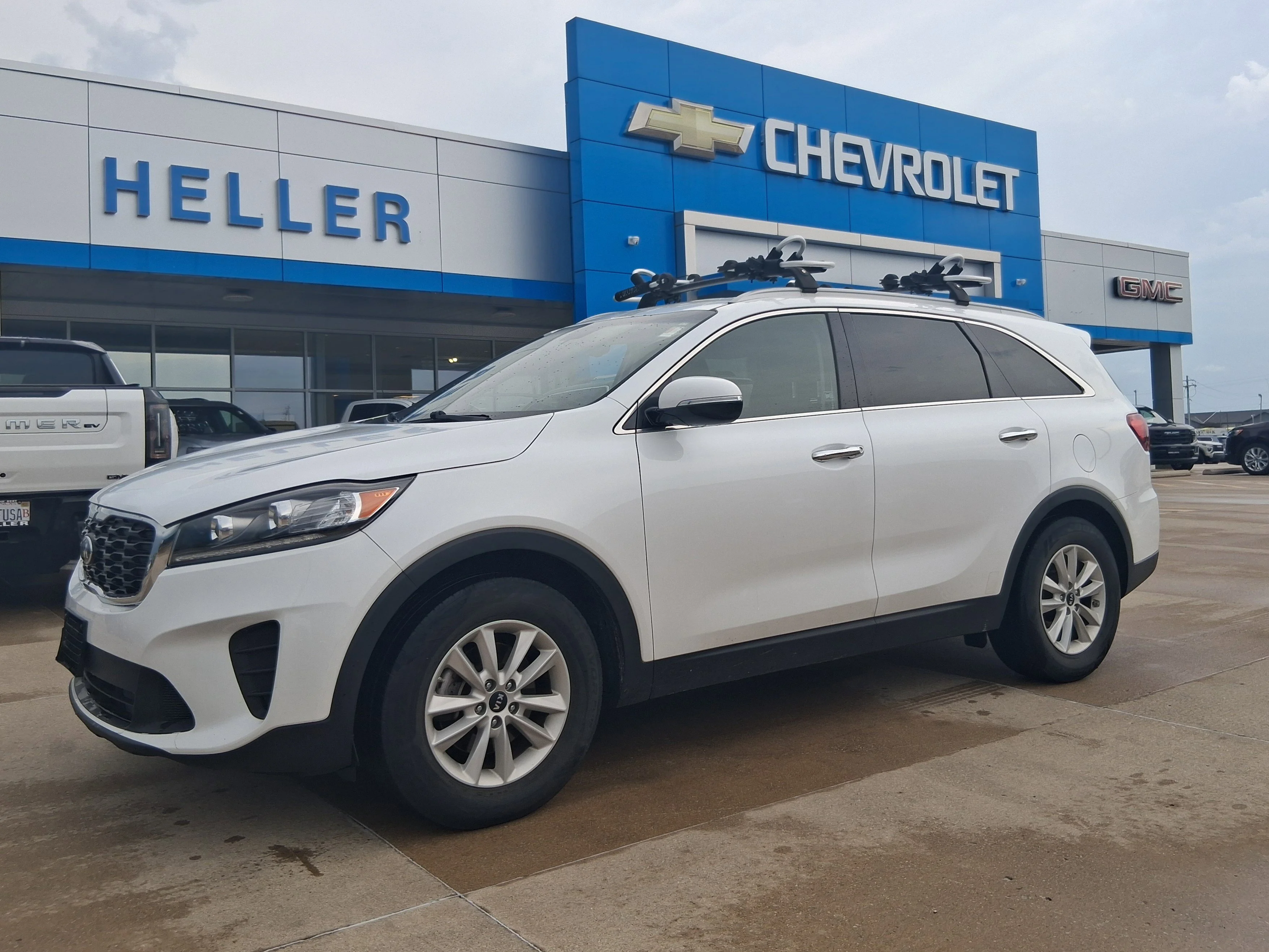 Used 2019 Snow White Pearl Kia LX image 3