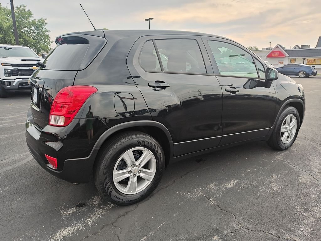 Used 2022 Black Chevrolet LS image 5