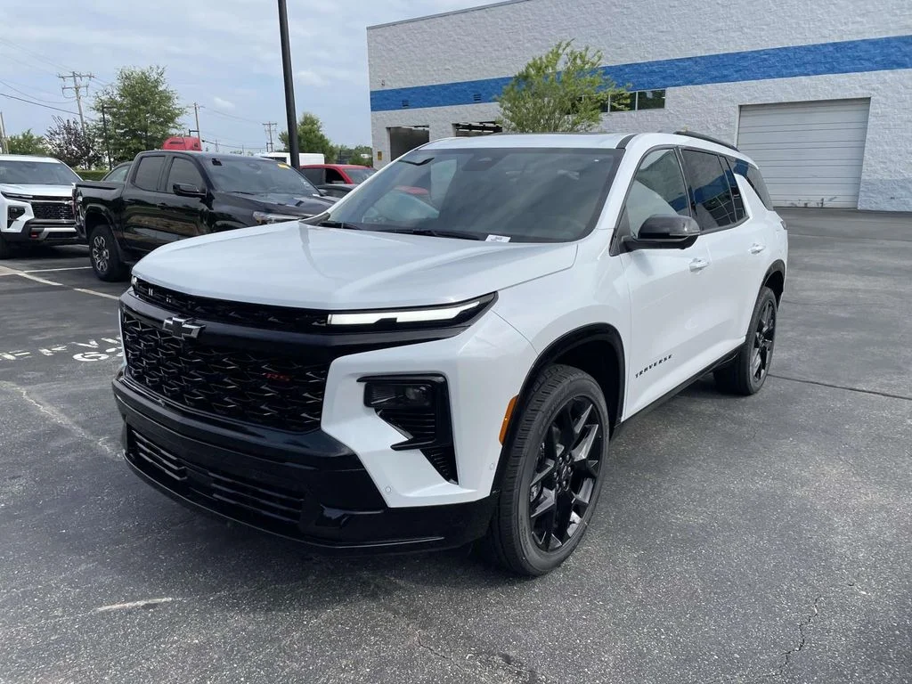 New 2026 Polar White Tricoat Chevrolet RS image 3