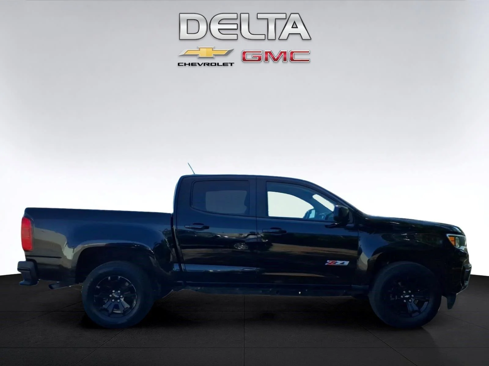 Used 2022 Black Chevrolet Z71 image 6