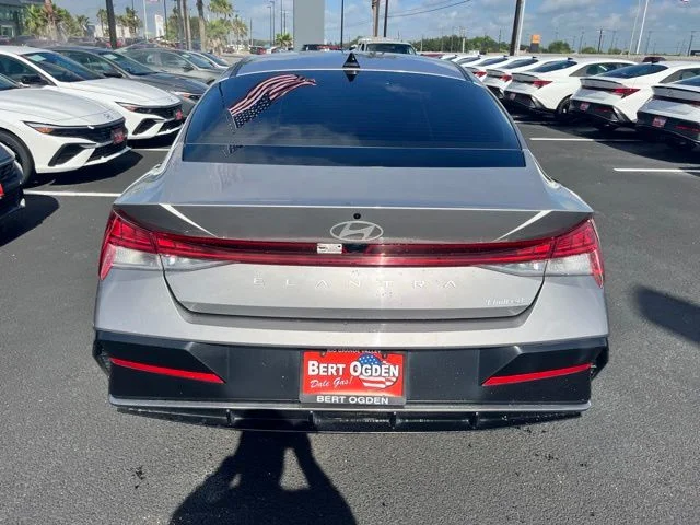 Used 2025  Hyundai Limited image 5