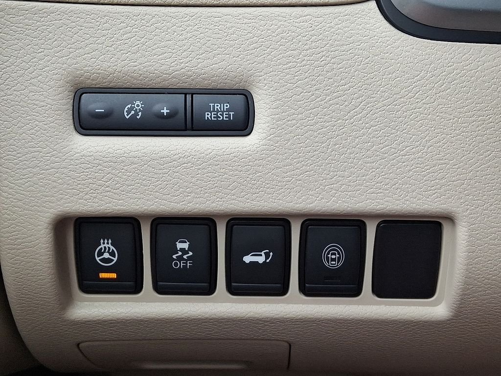 Used 2021 Brown Nissan Platinum image 24