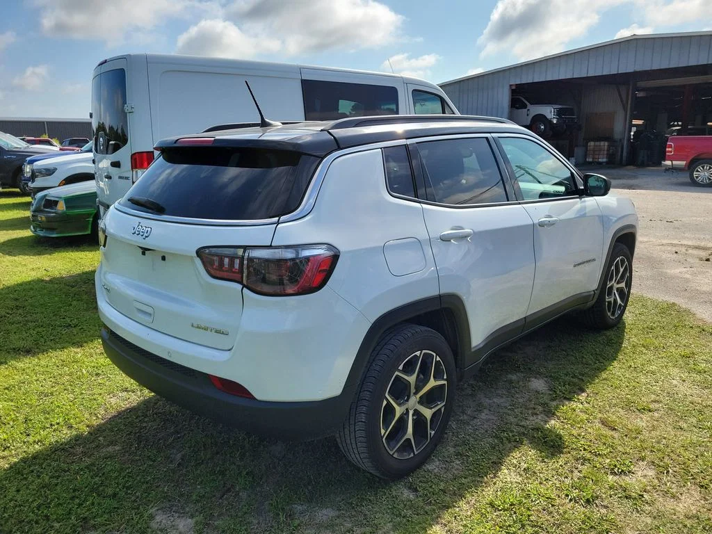 Used 2024 White Jeep Limited image 3