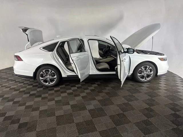 Used 2024 White Honda EX image 16