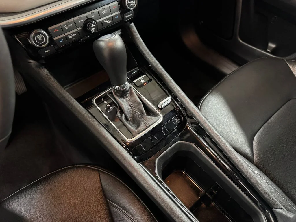 Used 2025 Silver Jeep Limited image 23
