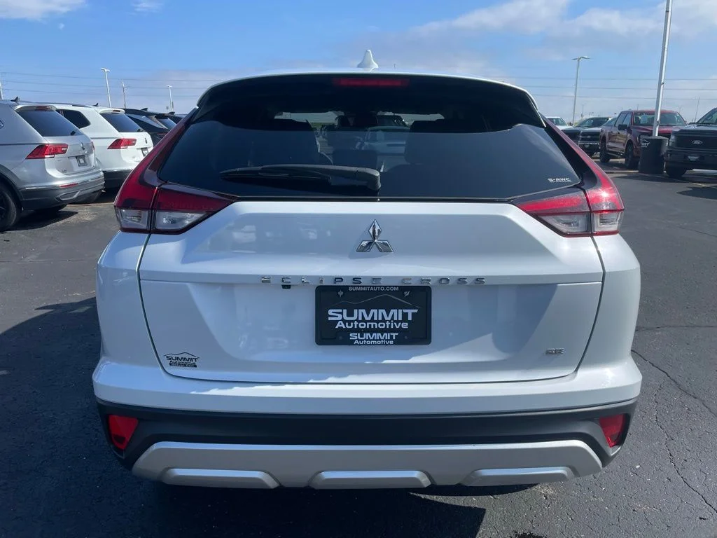 Used 2024 Silver Mitsubishi SE image 29