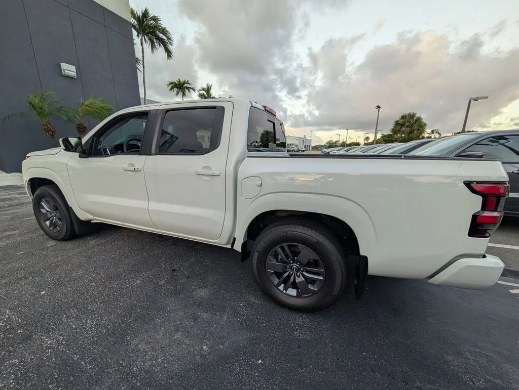 2025 Nissan Frontier SV - Photo 9
