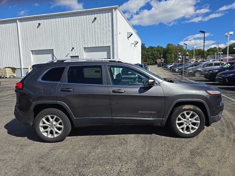 Used 2014 Gray Jeep Latitude image 9