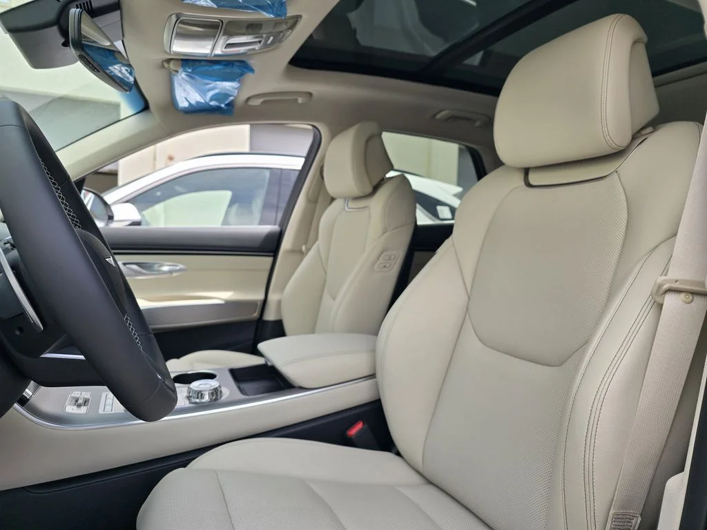 New 2026 White Genesis 2.5T Select image 15