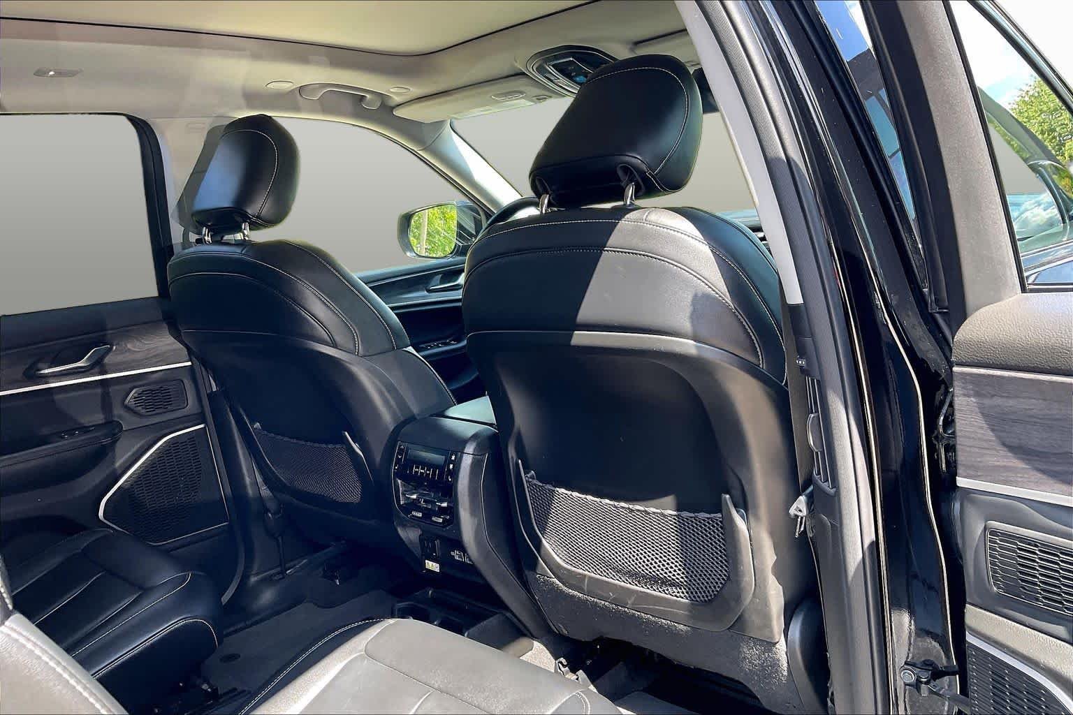Used 2022 Diamond Black Crystal Pearlcoat Jeep Limited image 20