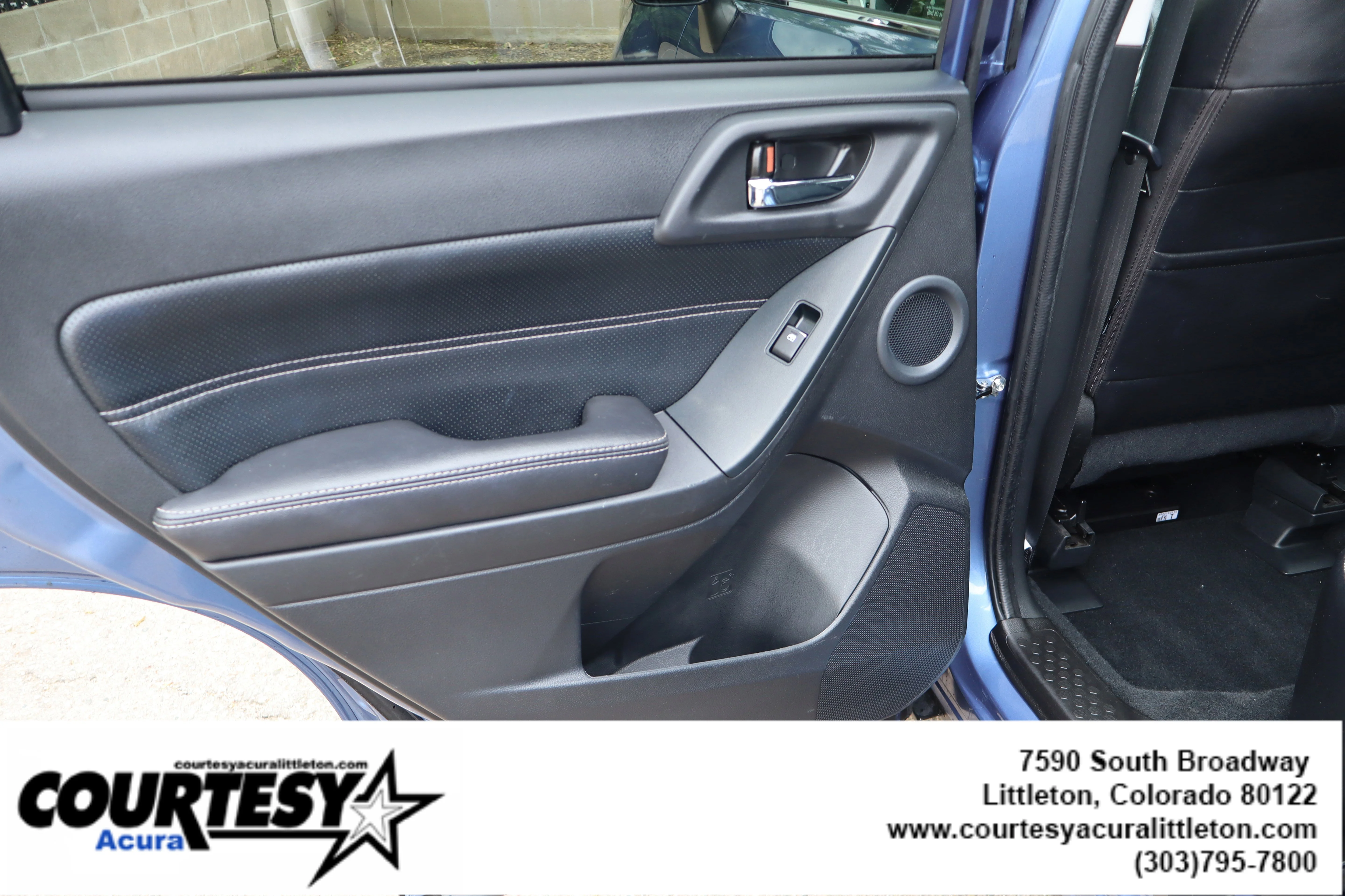 Used 2018 Quartz Blue Pearl Subaru Touring image 27