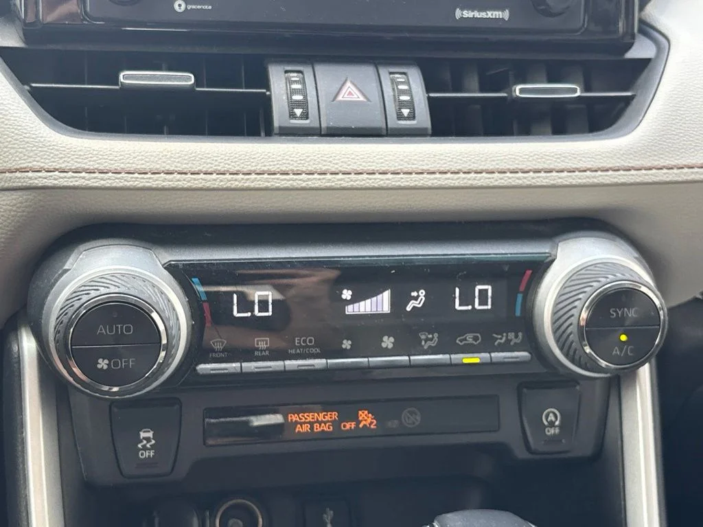 Used 2021  Toyota XLE Premium image 11