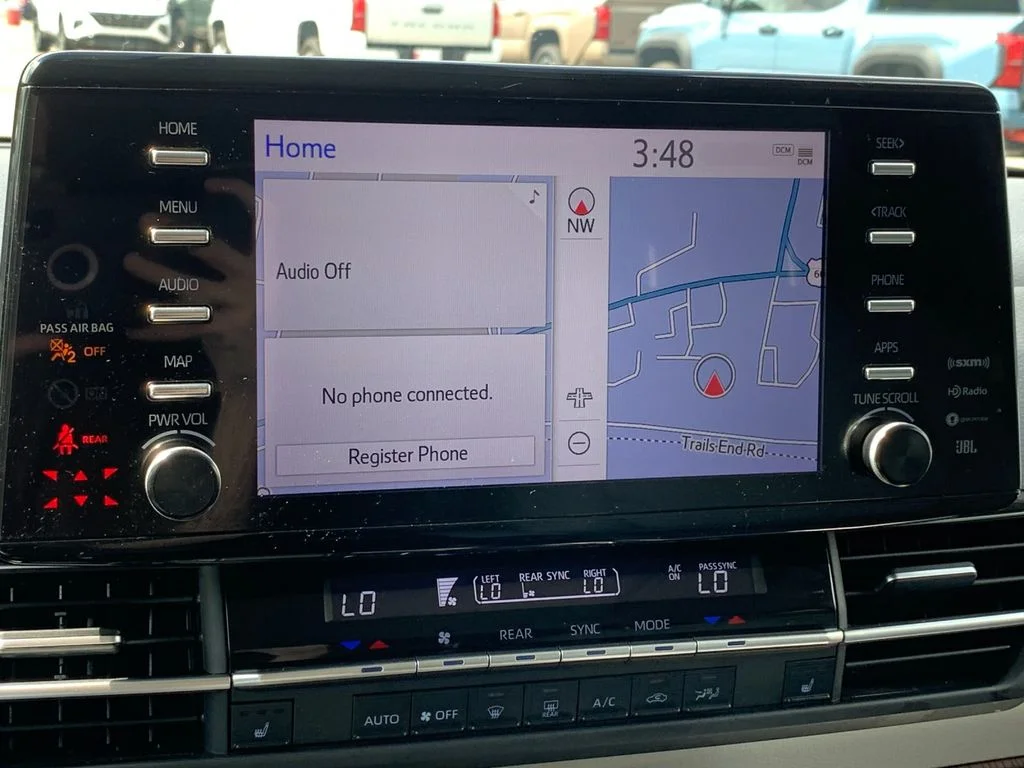Used 2023  Toyota XLE image 21