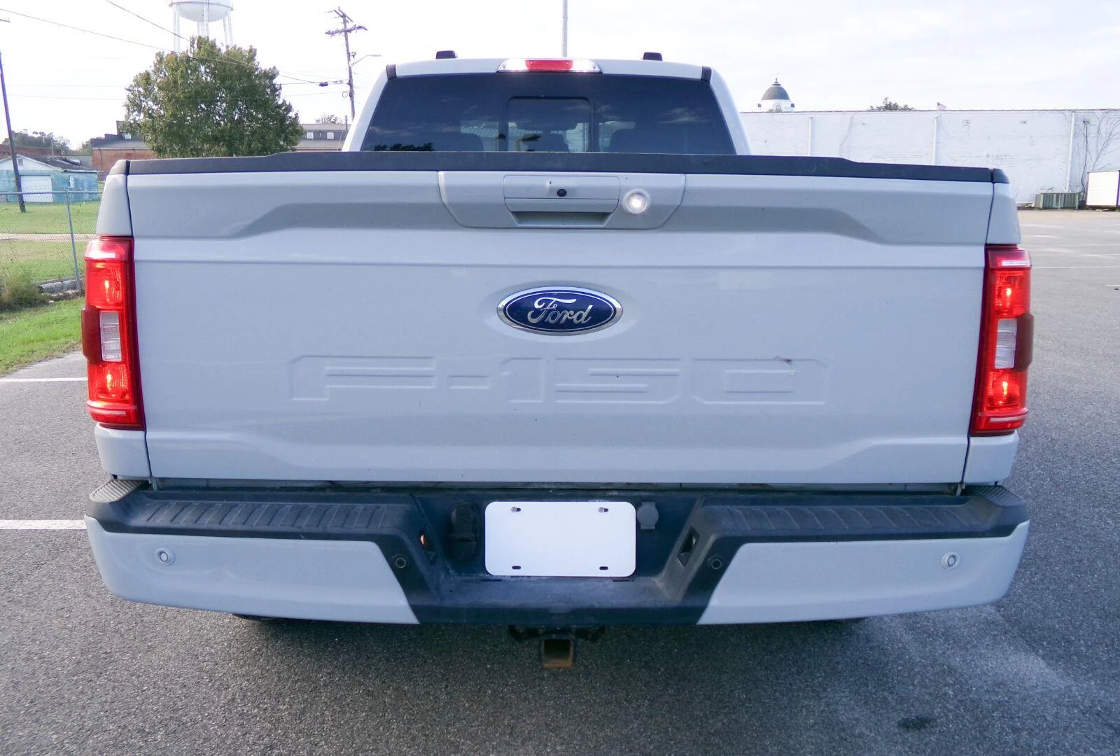 Used 2023 Avalanche Gray Ford XLT image 4