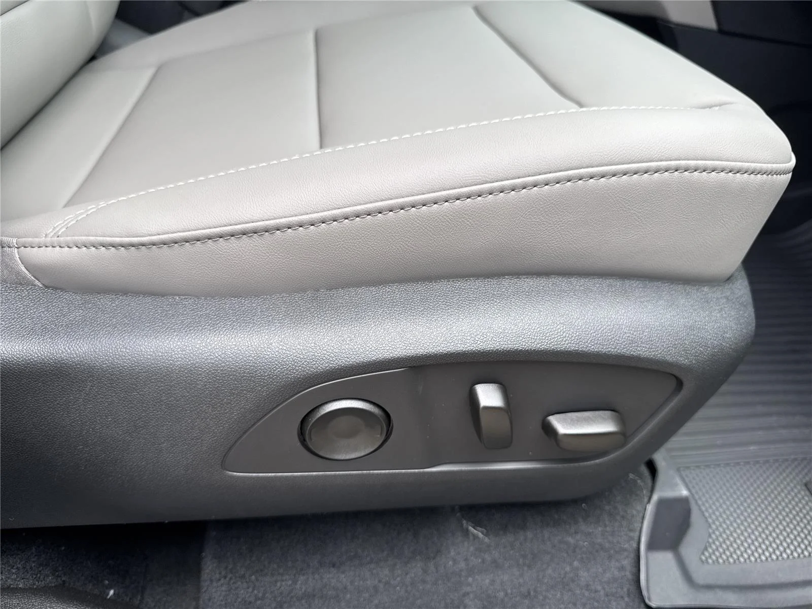 2026 GMC Acadia Elevation - Photo 37