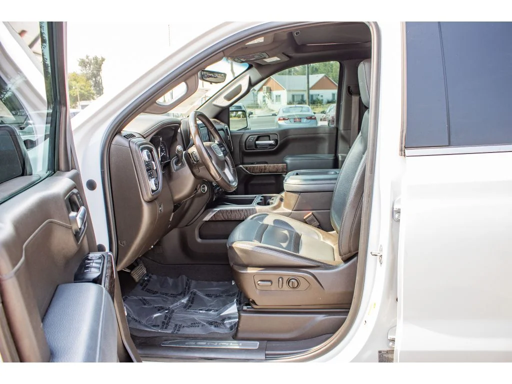 Used 2021 White Frost Tricoat GMC Denali image 30