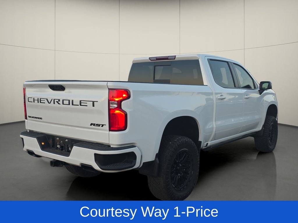 Used 2024 White Chevrolet RST image 9