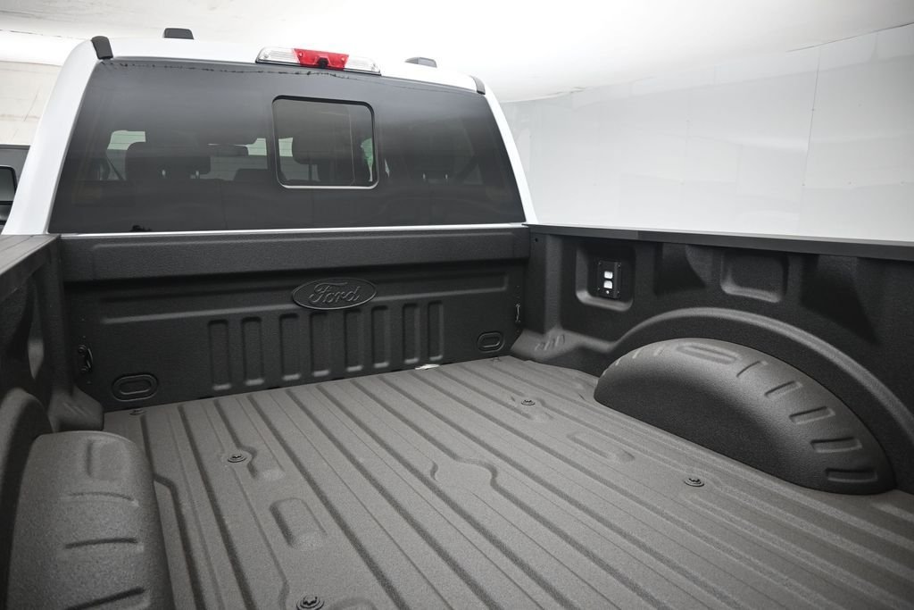 New 2026 Oxford White Ford XLT image 23