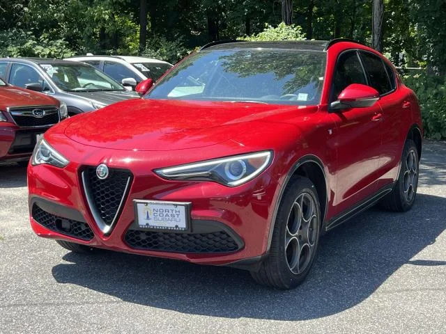 Used 2022 Alfa Rosso Alfa Romeo Ti AWD image 2