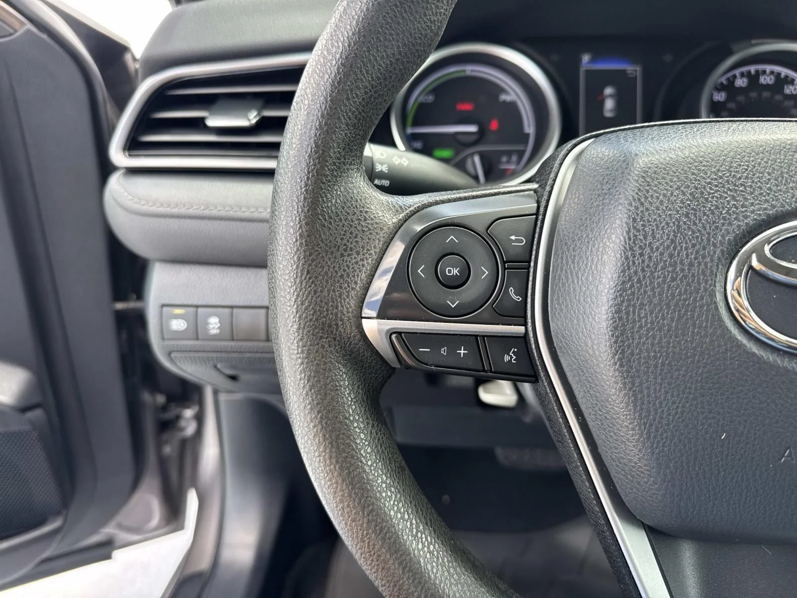 2021 Toyota Camry LE - Photo 22