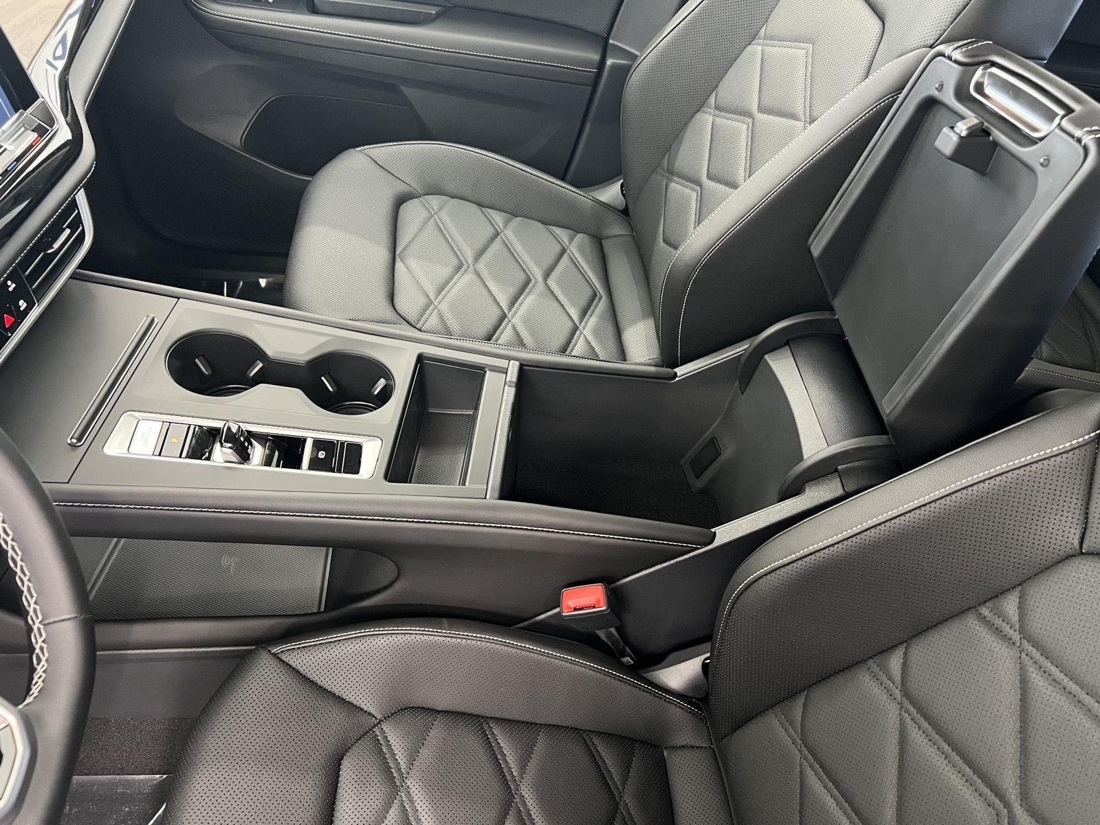 New 2026 Deep Black Pearl Volkswagen 2.0T SE image 18