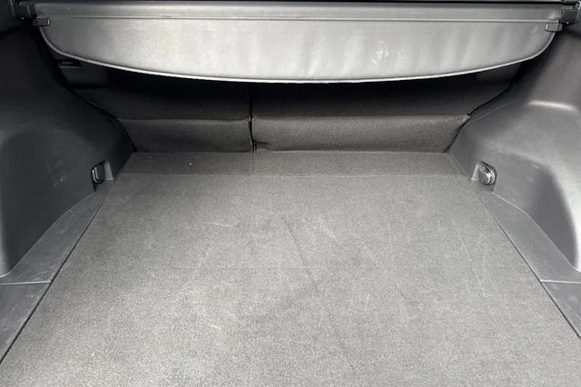 2025 Toyota RAV4 XLE - Photo 17