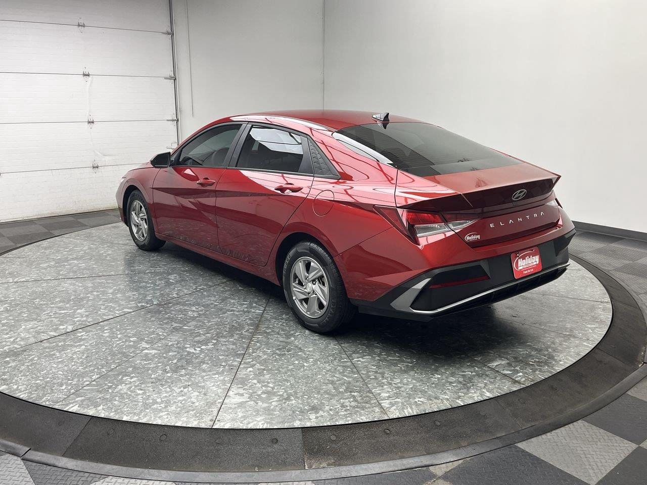 Used 2025 Ultimate Red Hyundai SE image 2