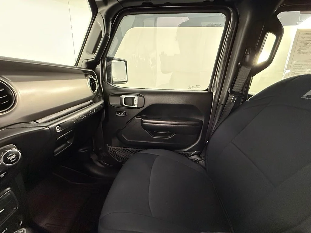 Used 2018 Gray Jeep Unlimited Sport S image 16
