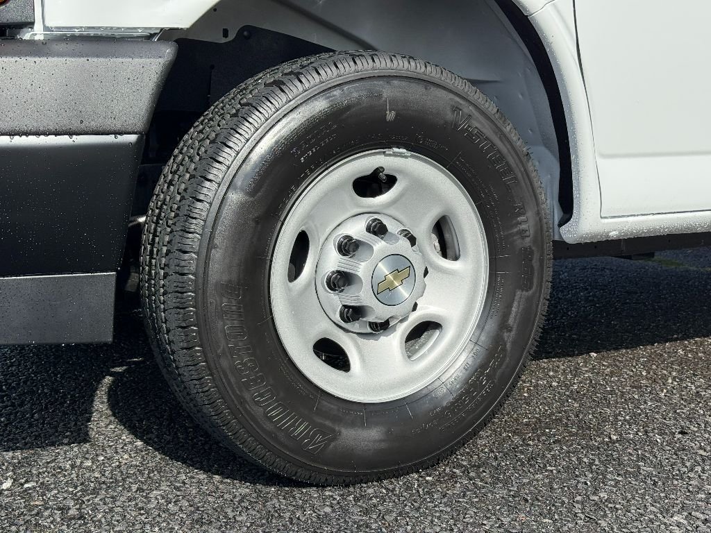 2025 Chevrolet Express Cargo Work Van - Photo 16