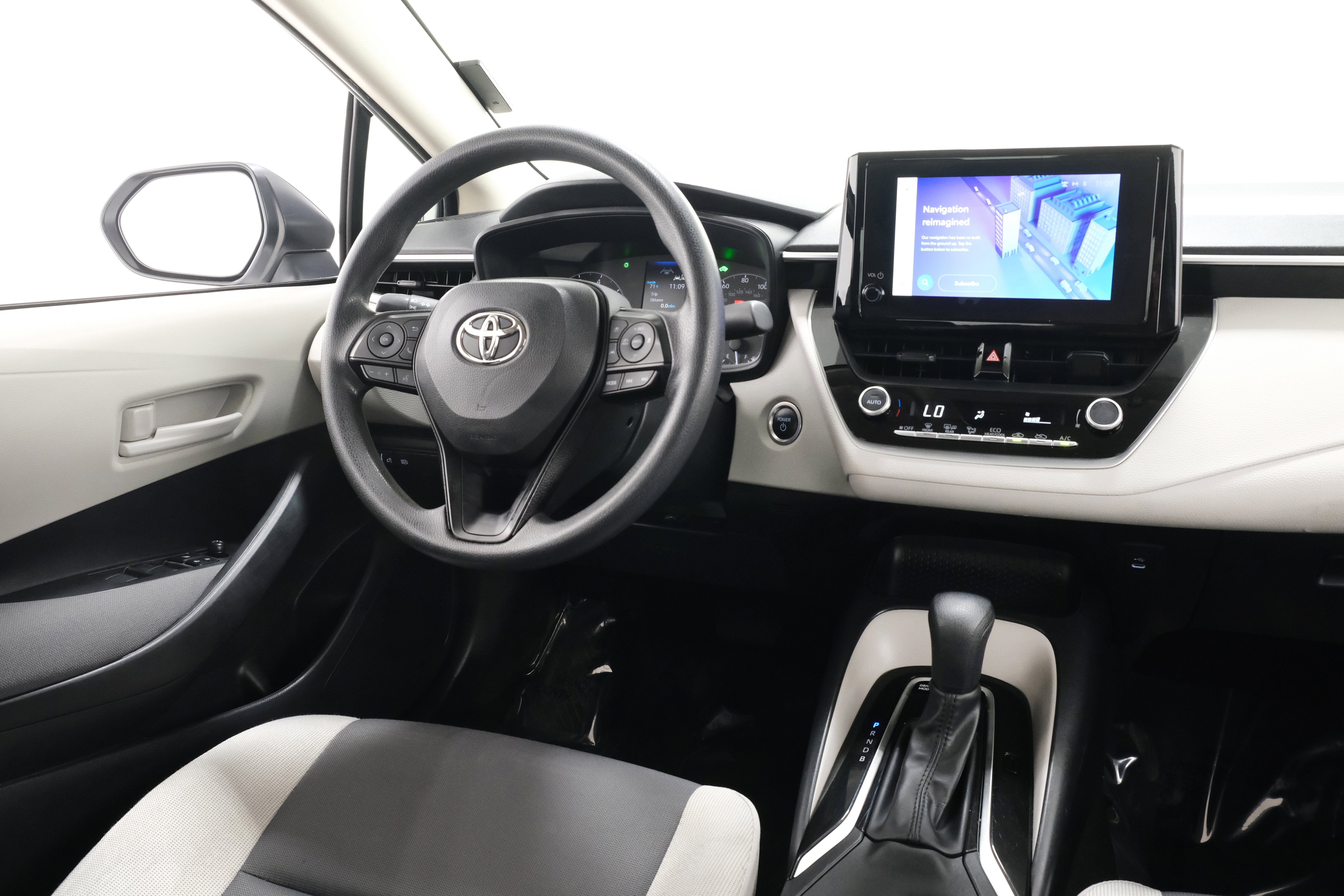 2024 Toyota Corolla LE - Photo 11