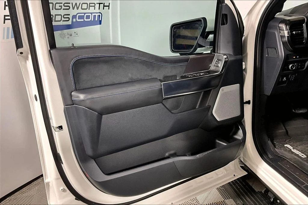 Used 2025 White Metallic Ford Platinum image 18