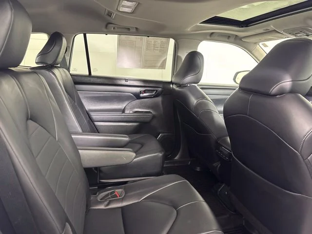 Used 2023 Beige Toyota XLE image 5