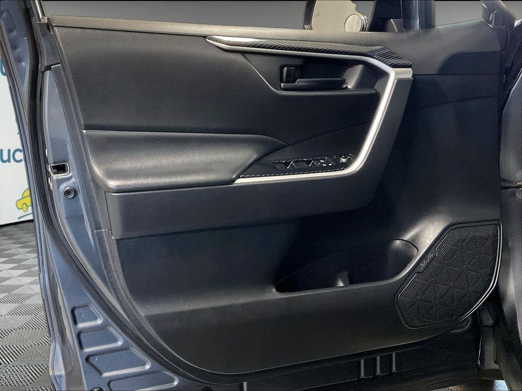 Used 2020 Gray Toyota LE image 9