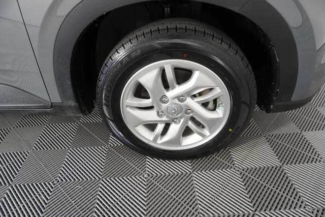 Used 2022 Gray Hyundai SE image 15