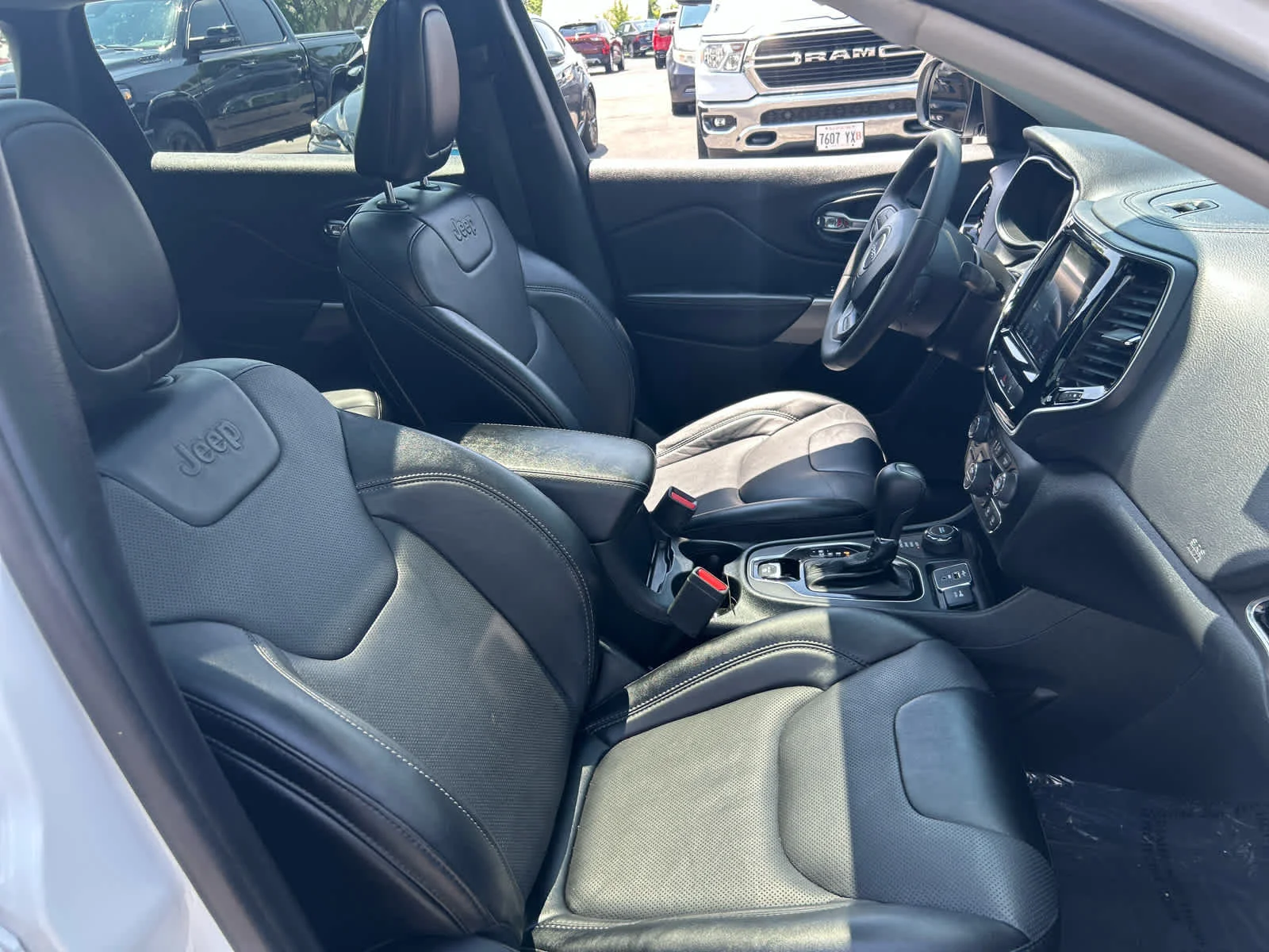 Used 2022 Bright White Clearcoat Jeep Limited image 26