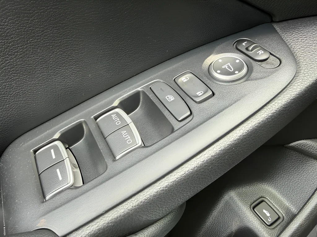 2022 Honda Accord Hybrid Touring - Photo 25