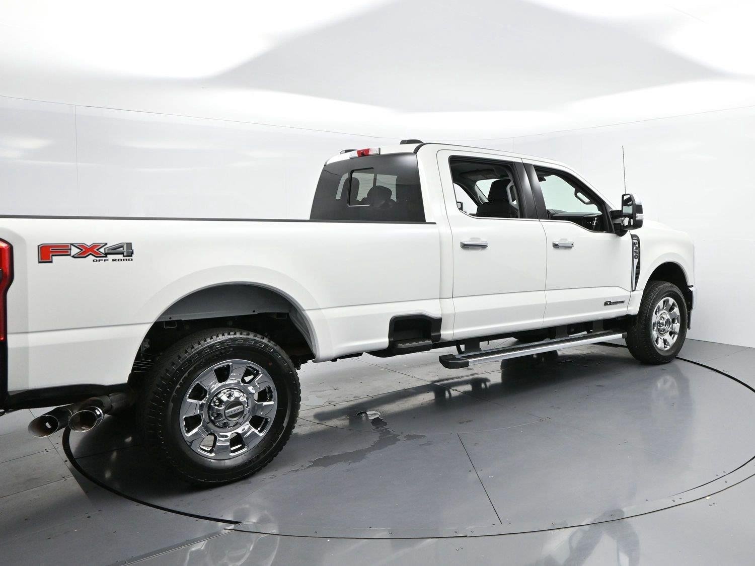 Used 2025 White Ford XL image 7