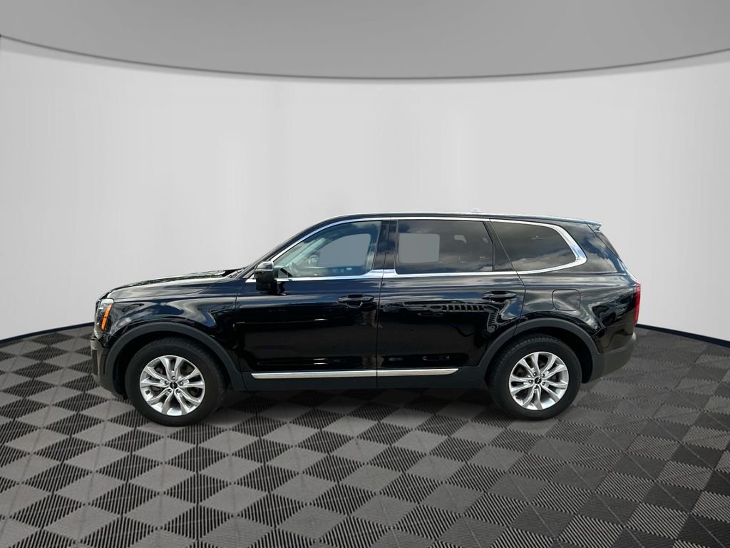 Used 2022 Black Kia LX image 2