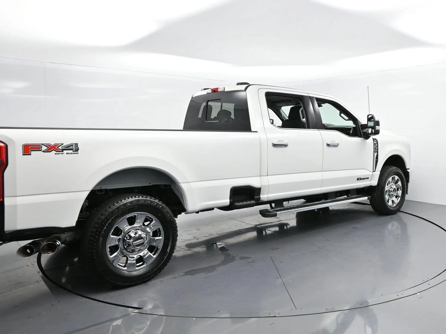 Used 2025 White Ford XL image 7