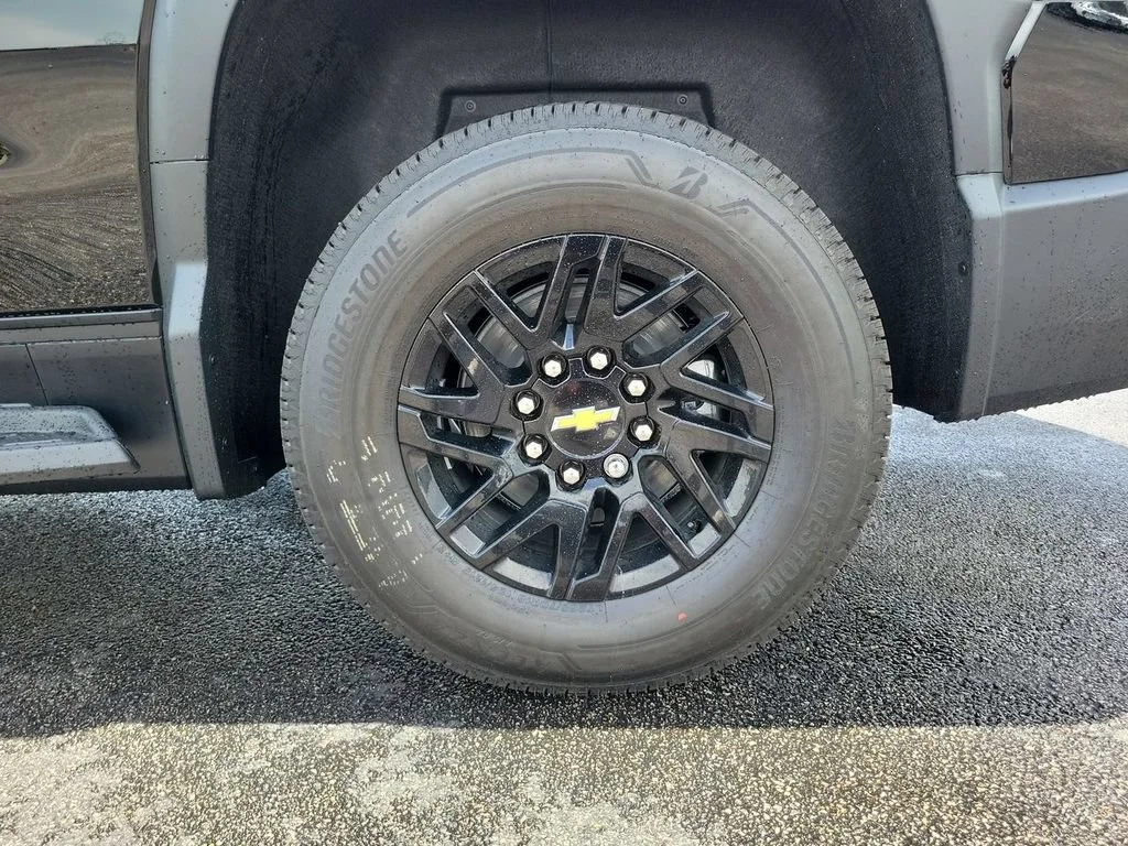 New 2026 Black Chevrolet LT - Standard Range image 31