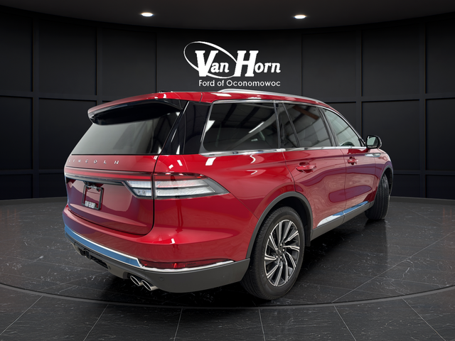 Used 2025 Red Carpet Metallic Tinted Clearcoat Lincoln Premiere image 3