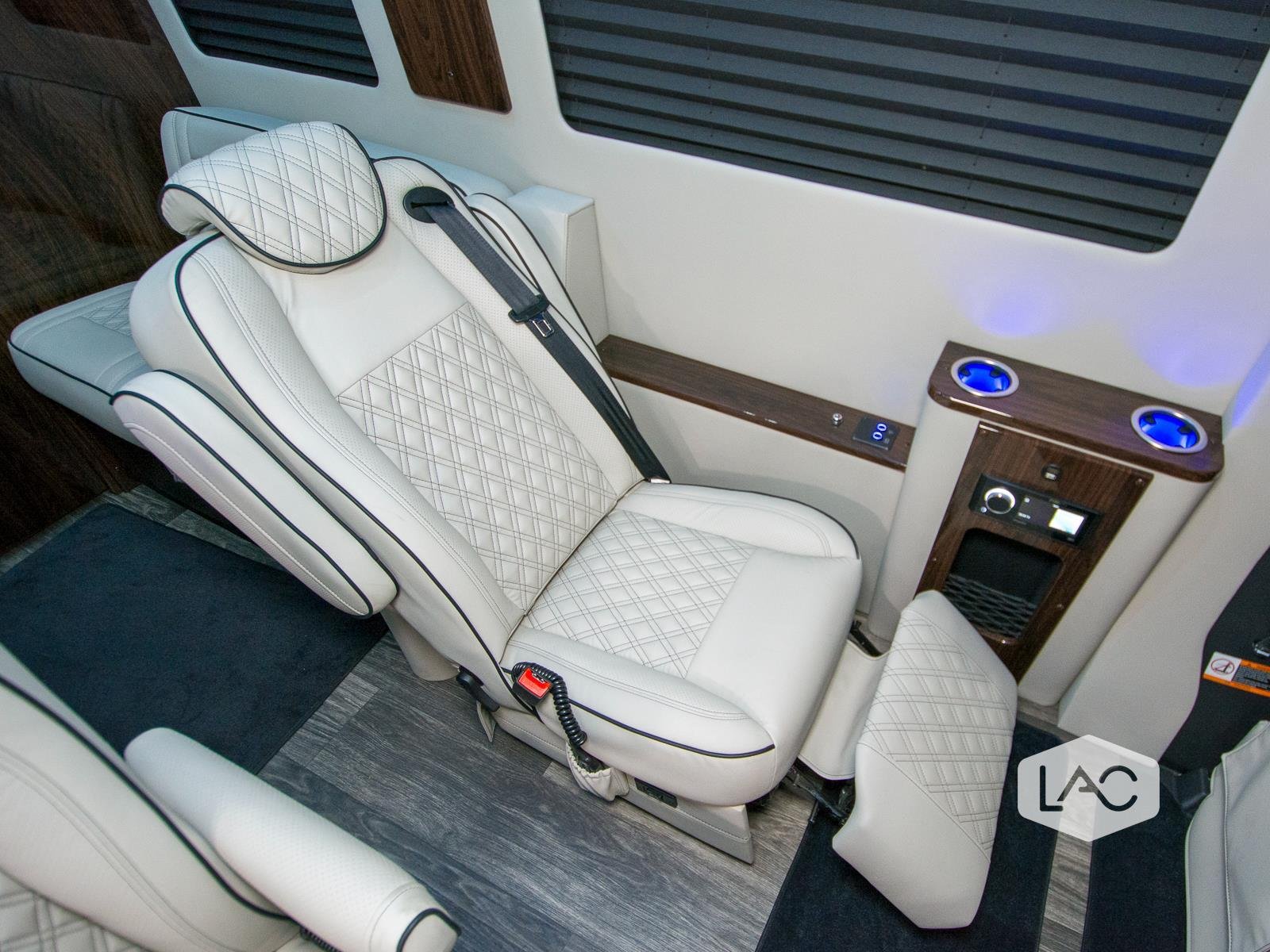 Used 2026 Hightech Silver OGV LUXURY COACH 8OBA AWD w/ 1.1 ADV Pkg EXT WTY image 12