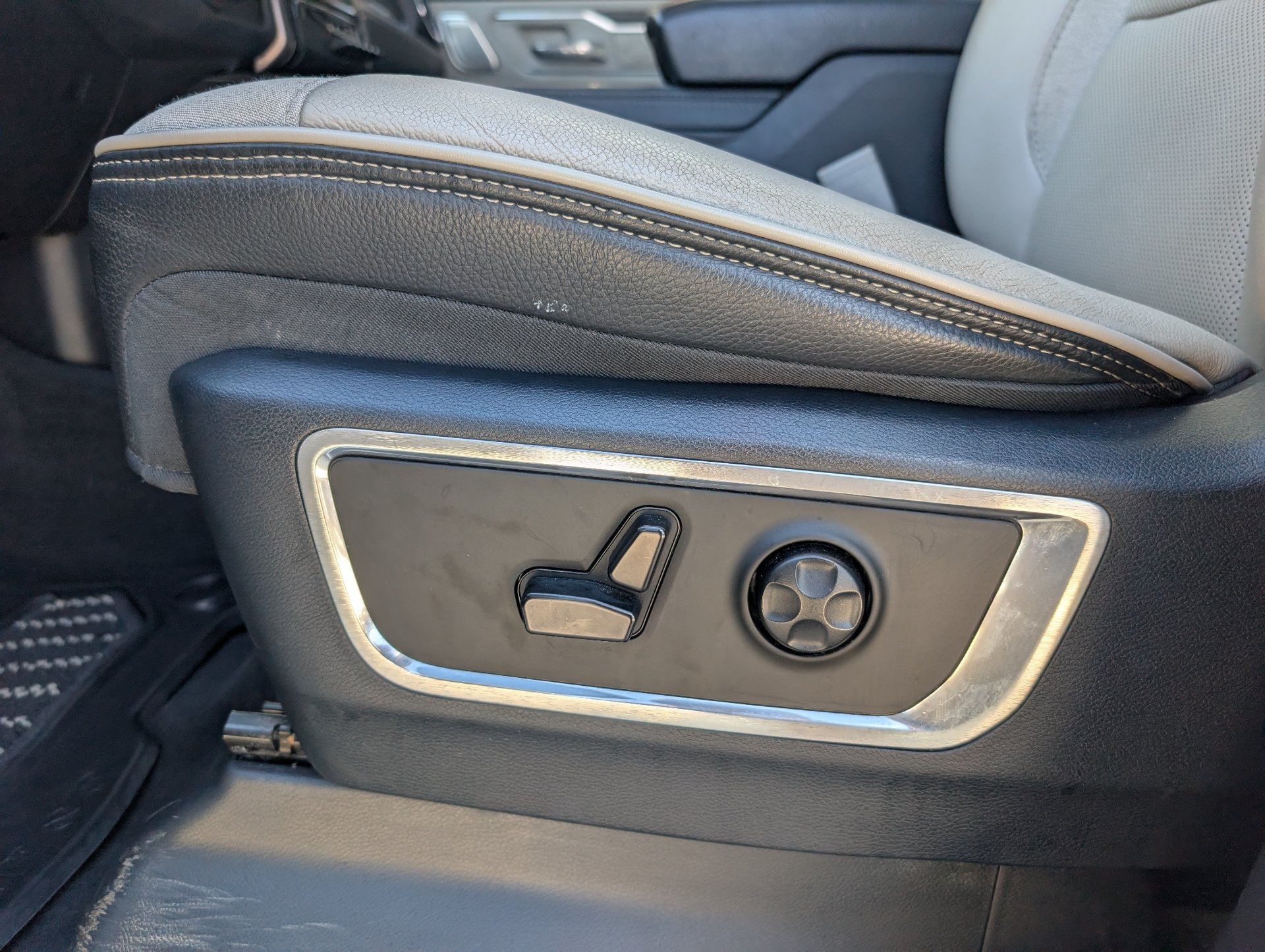Used 2023 White Ram Limited image 20